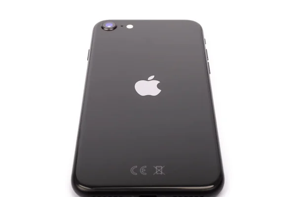 法国巴黎 2020年5月14日 在苹果公司 Apple 白色背景的工作室发布期间 苹果公司 Apple 推出的新型黑色Iphone 2020的设计 — 图库照片