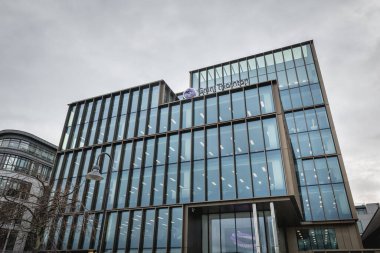 Dublin, İrlanda - 12 Şubat 2019: Grant Thornton Uluslararası Kulesi 'nin mimari ayrıntıları, bir kış günü denetleme, danışmanlık ve mali danışmanlık grubu