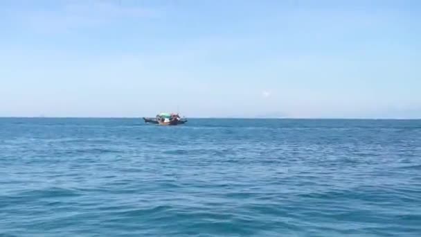 Ship sailing in blue sea on skyline landscape, view from board. Boat floating in turquoise sea water and clear sky on horizon. — Stock Video