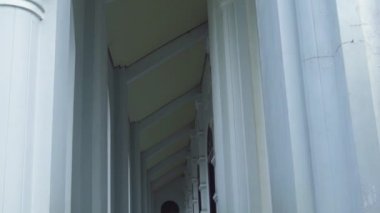 Antik Bina Tasarım Taşlı kemerli koridor mimari. Uzun Barok arcade colonnade dış. Koridor kemer bakış açısı ile antik tasarım.