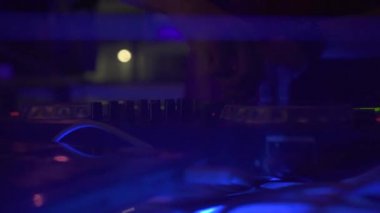 Dj disko kulübünde dans müziği ve renkli ışık karıştırma için ses konsolu eller. Dj karıştırıcı oyuncu ve müzik konsolu techo dans partisi için. Gizli disk jokey denetleyicive gece kulübünde karıştırma güverte