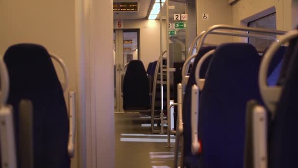 Luces intermitentes en la pantalla del transporte público — Vídeos de Stock