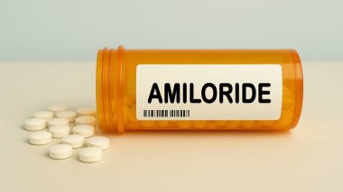 Hastanenin eczane masasındaki bir kutu AMILORIDE tableti yüksek tansiyon ve sıvı tutmada kullanılan potasyum yedek idrar söktürücü..