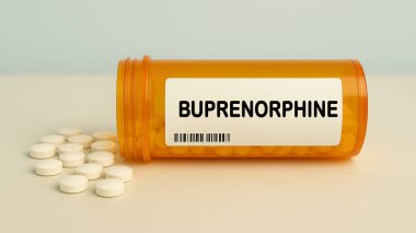 Ağrı ve opioid bağımlılığını tedavi etmek için kullanılan bir hastane eczane masasındaki bir kutu BUPRENORPHINE tableti kısmi afyonist.