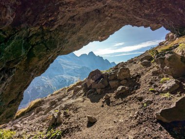 İtalyan Dolomitlerinin güzel manzarası, ferrata ile doğa yürüyüşü ve tırmanma için harika bir yer.