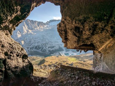 İtalyan Dolomitlerinin güzel manzarası, ferrata ile doğa yürüyüşü ve tırmanma için harika bir yer.