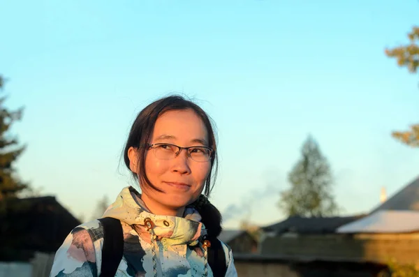 Yakut Girl Glasses Sun Looking Sunset Dreamily Conceived Idea — Stock Photo, Image