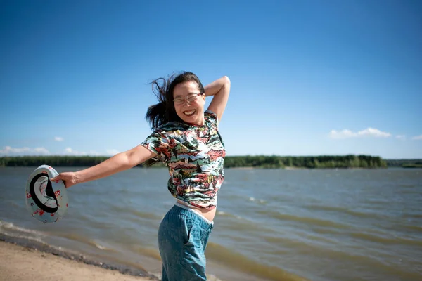 Joyful Happy Sports Yakut Asian Girl Glasses Shirt Bank Windy — Stock Photo, Image