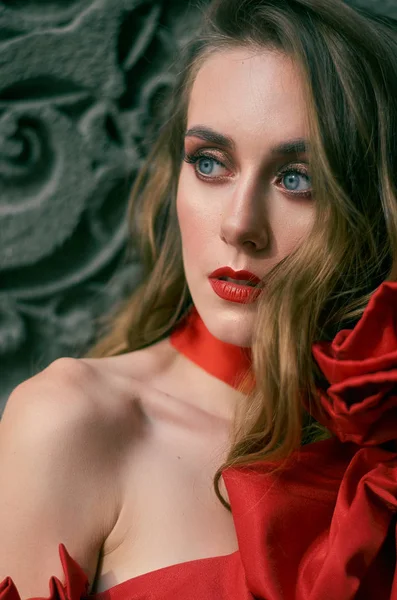Kırmızı Çekici Bir Kadın Portresi Moda Fotoğraf — Stok fotoğraf