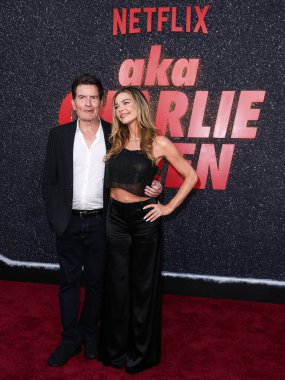 Amerikalı aktris, model, TV oyuncusu Denise Richards ve aktör Charlie Sheen Netflix 'in namı diğer Amerikalı aktör Charlie Sheen' in birinci sezonunu 4 Eylül 2025 'te Hollywood, LA, CA, ABD' de düzenlenen Netflix Tudum Theater 'da izlediler..