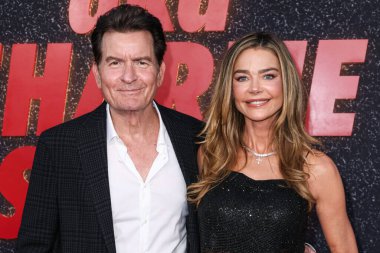 Amerikalı aktris, model, TV oyuncusu Denise Richards ve aktör Charlie Sheen Netflix 'in namı diğer Amerikalı aktör Charlie Sheen' in birinci sezonunu 4 Eylül 2025 'te Hollywood, LA, CA, ABD' de düzenlenen Netflix Tudum Theater 'da izlediler..