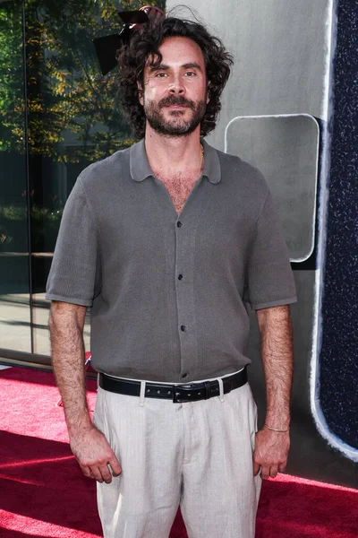 Andrew Renzi Netflix 'in namı diğer Amerikalı aktör Charlie Sheen' in Los Angeles prömiyerine 4 Eylül 2025 'te Netflix Tudum Tiyatrosu' nda düzenlenen 1..