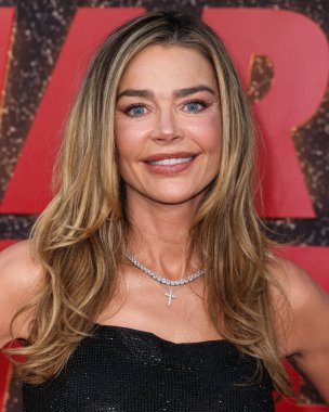 Amerikalı aktris, model ve televizyon karakteri Denise Richards Netflix 'in Amerikan aktör Charlie Sheen' in Los Angeles Premiere 'ine 4 Eylül 2025' te Hollywood, Los Angeles, Kaliforniya, ABD 'deki Netflix Tudum Theater' da düzenlenen 1.
