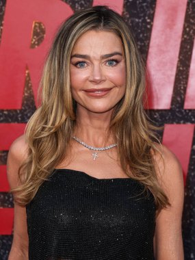 Amerikalı aktris, model ve televizyon karakteri Denise Richards Netflix 'in Amerikan aktör Charlie Sheen' in Los Angeles Premiere 'ine 4 Eylül 2025' te Hollywood, Los Angeles, Kaliforniya, ABD 'deki Netflix Tudum Theater' da düzenlenen 1.