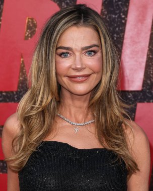 Amerikalı aktris, model ve televizyon karakteri Denise Richards Netflix 'in Amerikan aktör Charlie Sheen' in Los Angeles Premiere 'ine 4 Eylül 2025' te Hollywood, Los Angeles, Kaliforniya, ABD 'deki Netflix Tudum Theater' da düzenlenen 1.