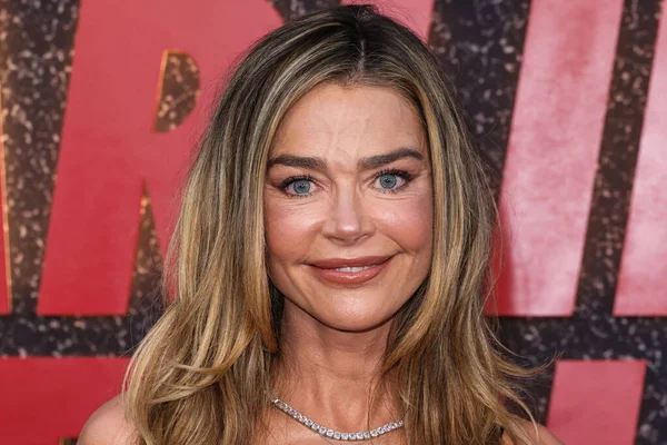Amerikalı aktris, model ve televizyon karakteri Denise Richards Netflix 'in Amerikan aktör Charlie Sheen' in Los Angeles Premiere 'ine 4 Eylül 2025' te Hollywood, Los Angeles, Kaliforniya, ABD 'deki Netflix Tudum Theater' da düzenlenen 1.