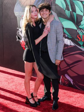 Jayden Bartels ve Walker Satterwhite, 9 Eylül 2025 'te Hollywood, Los Angeles, Kaliforniya, ABD' de bulunan TCL Çin Tiyatrosu IMAX 'ta düzenlenen Crunchyroll' un 'İblis Avcısı: Kimetsu No Yaiba Sonsuzluk Şatosu' nun Los Angeles prömiyerine geldiler..