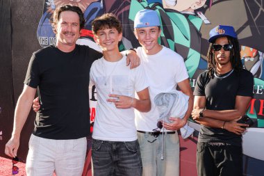 Oliver Hudson, Wilder Hudson, Bodhi Hudson ve Yadel Fassika, Los Angeles Crunchyroll 'un 