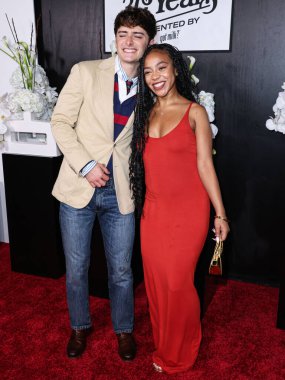 Kanadalı-Amerikalı aktör ve girişimci Noah Schnapp ve Amerikalı aktris Priah Ferguson, 9 Eylül 2025 'te Hollywood, Los Angeles, Kaliforniya' da Formosa 'da düzenlenen Got Milks 30. Yıldönümü Süt Bıyığı Kutlamasına geldiler.     