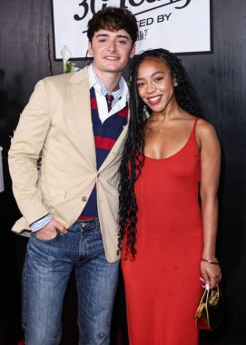 Kanadalı-Amerikalı aktör ve girişimci Noah Schnapp ve Amerikalı aktris Priah Ferguson, 9 Eylül 2025 'te Hollywood, Los Angeles, Kaliforniya' da Formosa 'da düzenlenen Got Milks 30. Yıldönümü Süt Bıyığı Kutlamasına geldiler.     