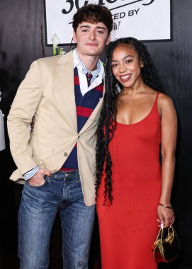 Kanadalı-Amerikalı aktör ve girişimci Noah Schnapp ve Amerikalı aktris Priah Ferguson, 9 Eylül 2025 'te Hollywood, Los Angeles, Kaliforniya' da Formosa 'da düzenlenen Got Milks 30. Yıldönümü Süt Bıyığı Kutlamasına geldiler.     