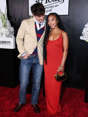 Kanadalı-Amerikalı aktör ve girişimci Noah Schnapp ve Amerikalı aktris Priah Ferguson, 9 Eylül 2025 'te Hollywood, Los Angeles, Kaliforniya' da Formosa 'da düzenlenen Got Milks 30. Yıldönümü Süt Bıyığı Kutlamasına geldiler.     