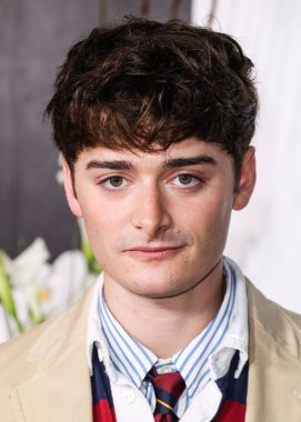 Kanadalı-Amerikalı aktör ve girişimci Noah Schnapp, 9 Eylül 2025 'te Hollywood, Los Angeles, Kaliforniya, ABD' de The Lot 'ta düzenlenen 30. Yıldönümü Süt Bıyığı Kutlamasına geldi..      