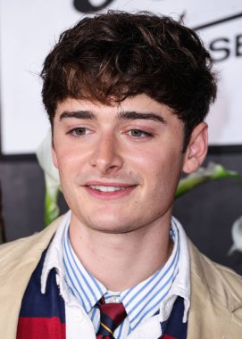 Kanadalı-Amerikalı aktör ve girişimci Noah Schnapp, 9 Eylül 2025 'te Hollywood, Los Angeles, Kaliforniya, ABD' de The Lot 'ta düzenlenen 30. Yıldönümü Süt Bıyığı Kutlamasına geldi..      