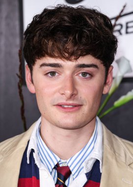 Kanadalı-Amerikalı aktör ve girişimci Noah Schnapp, 9 Eylül 2025 'te Hollywood, Los Angeles, Kaliforniya, ABD' de The Lot 'ta düzenlenen 30. Yıldönümü Süt Bıyığı Kutlamasına geldi..      