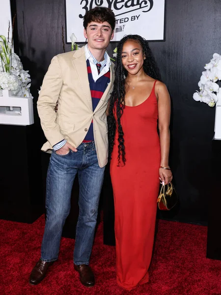 Kanadalı-Amerikalı aktör ve girişimci Noah Schnapp ve Amerikalı aktris Priah Ferguson, 9 Eylül 2025 'te Hollywood, Los Angeles, Kaliforniya' da Formosa 'da düzenlenen Got Milks 30. Yıldönümü Süt Bıyığı Kutlamasına geldiler.     