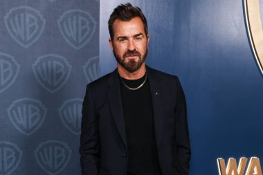 Amerikalı aktör, senarist ve film yapımcısı Justin Theroux, Warner Bros. Television Group 'un 77. Primetime Emmy Ödülleri adayları kutlamasına 13 Eylül 2025' te Beverly Hills, Los Angeles, Kaliforniya, ABD 'de katıldı.. 