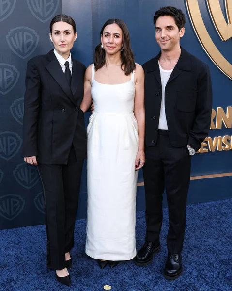 Lucia Aniello, Jen Statsky ve Paul W. Downs, Warner Bros. Television Group 'un 13 Eylül 2025 tarihinde Spago' da düzenlenen 77.. 