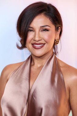 Annie Gonzalez, 14 Eylül 2025 'te Ysabel' de düzenlenen Apple TV + 77. Geleneksel Primetime Emmy Ödülleri Partisi 'ne katılıyor..         