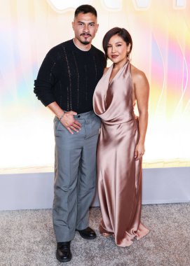 Brandon Finn ve Annie Gonzalez, 14 Eylül 2025 'te Ysabel' de düzenlenen Apple TV + 77. Geleneksel Primetime Emmy Ödülleri Partisi 'ne geldiler..