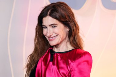 Kathryn Hahn, 14 Eylül 2025 'te Ysabel' de düzenlenen Apple TV + 77. Geleneksel Primetime Emmy Ödülleri Partisi 'ne ulaştı..           