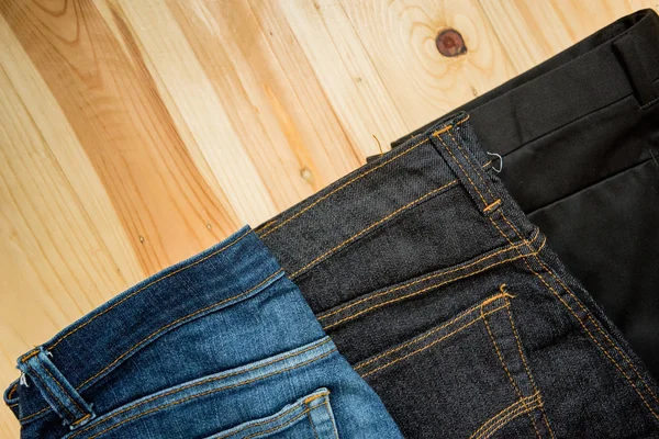 Ropa Casual Hombre Accesorios Moda Mesa Madera Jeans — Foto de Stock