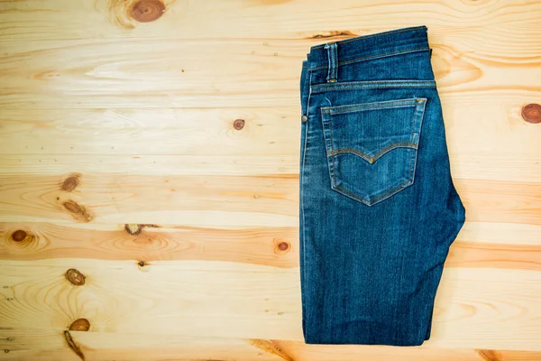 Homem Roupas Casuais Acessórios Moda Mesa Madeira Jeans — Fotografia de Stock