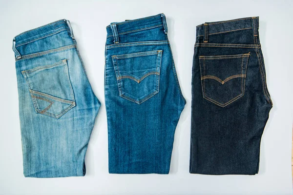 adam rahat kıyafetler moda aksesuarları izole beyaz, kot