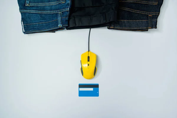 Cartão Crédito Mouse Computador Compras Online Conceito Isolado Branco — Fotografia de Stock