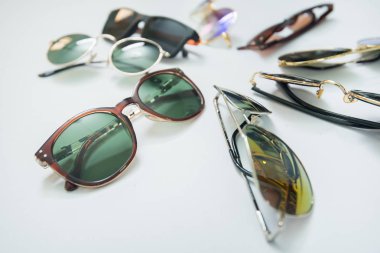 izole beyaz, Gözlük, Gözlük, güneş gözlüğü gözlük