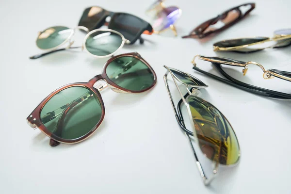 izole beyaz, Gözlük, Gözlük, güneş gözlüğü gözlük