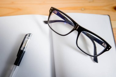 beyaz izole gözlük, gözlük, güneş gözlüğü