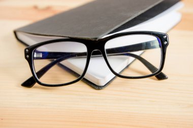 beyaz izole gözlük, gözlük, güneş gözlüğü