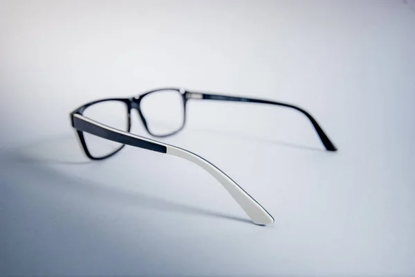 サングラスに隔離された眼鏡 — ストック写真