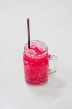 Çilekli soda, kırmızı soda