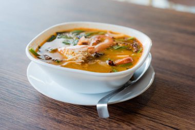 Geleneksel Tay Gıda Nehri karides baharatlı çorba, Tom Yum Goong, Tay gıda