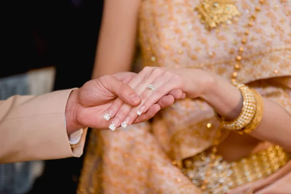 Hands Wedding Couple Groom Put Ring Finger His Lovely Wife — Stock Photo, Image