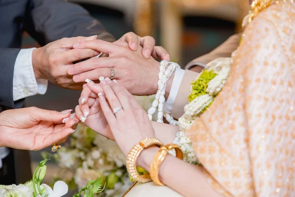 Conch Shell Hands Pouring Blessing Water Thailand Wedding — Stock Photo, Image