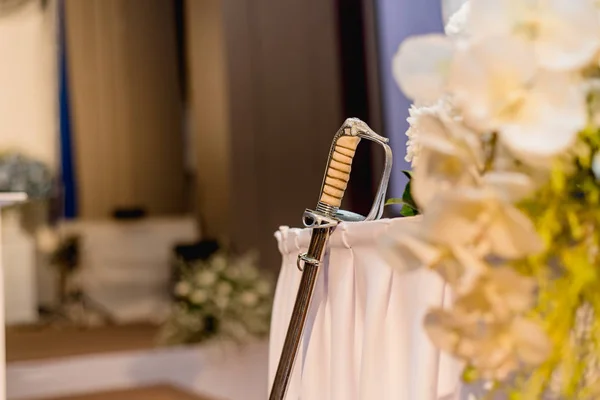 Sword Cut Wedding Cake Wedding Ceremony Accessories Tool Wedding Ceremony — Stock Photo, Image