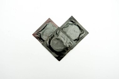 Prezervatif siyah paket